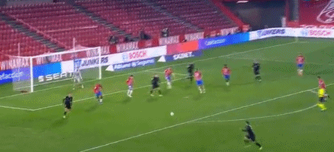 41岁詹姆斯依然巅峰发威，球迷热切期待他续写壮丽传奇